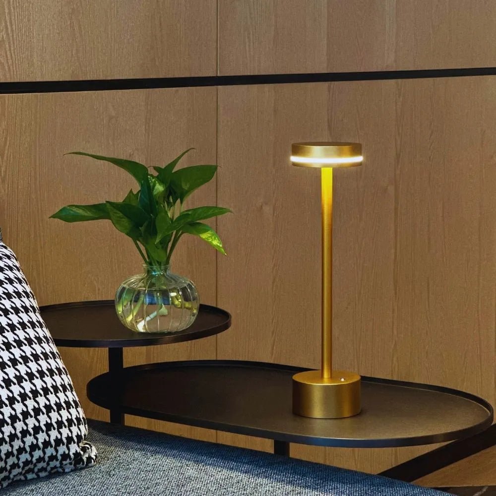 Lampe de Table LED Sans Fil Rechargeable – Design Moderne pour Extérieur & Restaurant-lumière-Doré-Oslo France